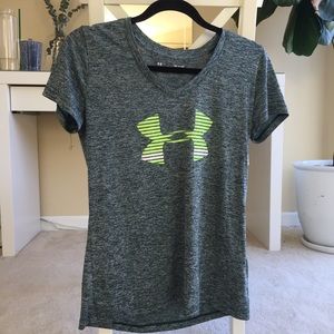 Women’s Under Amour Top Size Small